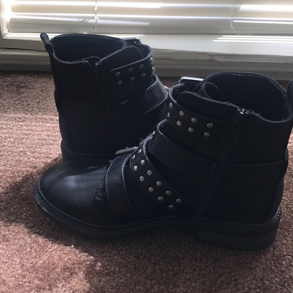 Combat boots
